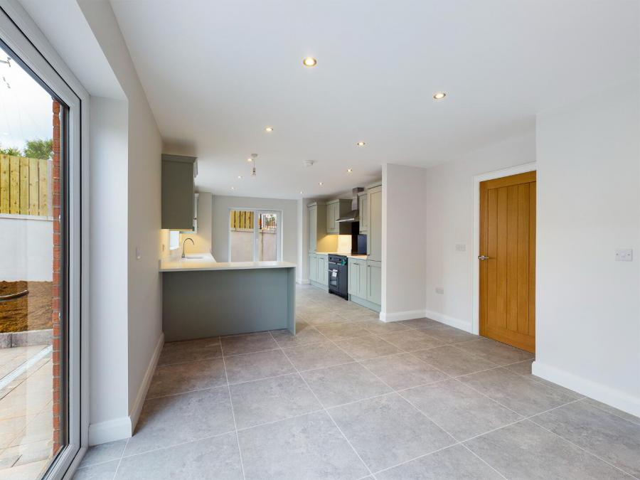 34, Kilmakee Hall, Doury Road