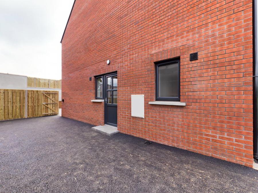 1, Kilmakee Hall, Doury Road