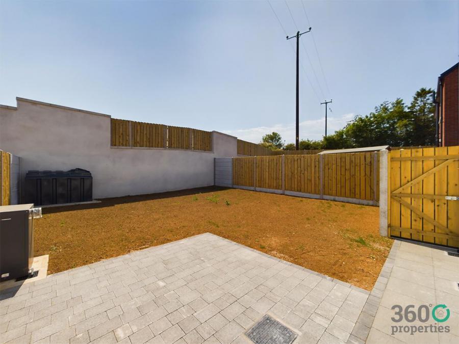 30, Kilmakee Hall, Doury Road