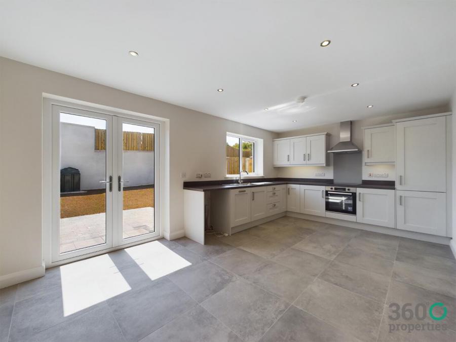 30, Kilmakee Hall, Doury Road