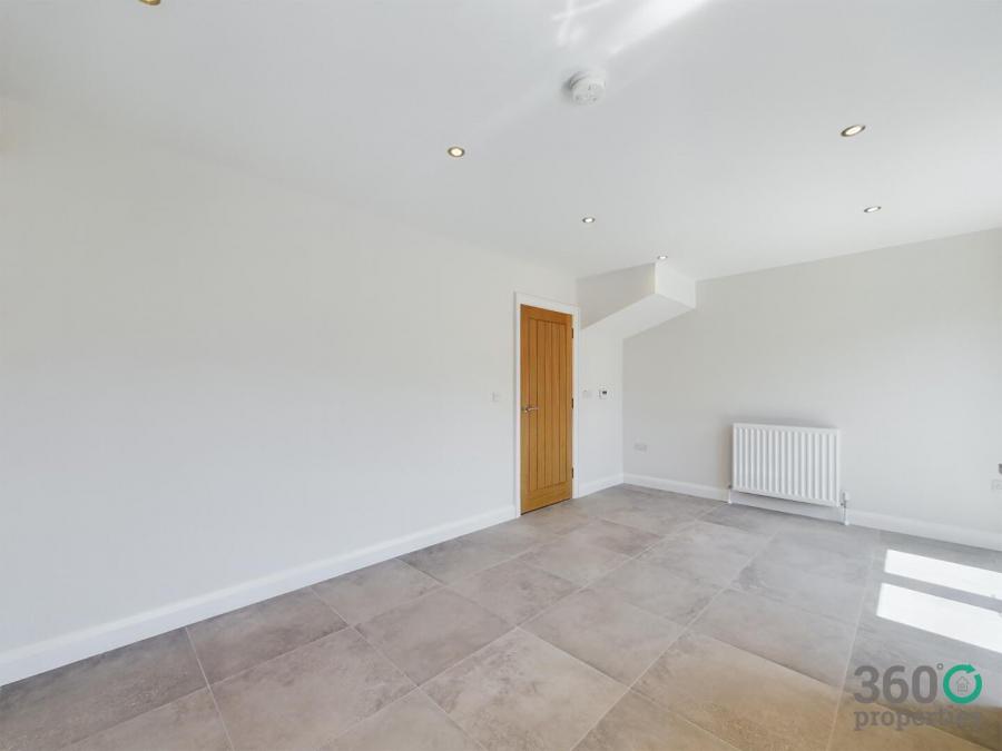 30, Kilmakee Hall, Doury Road