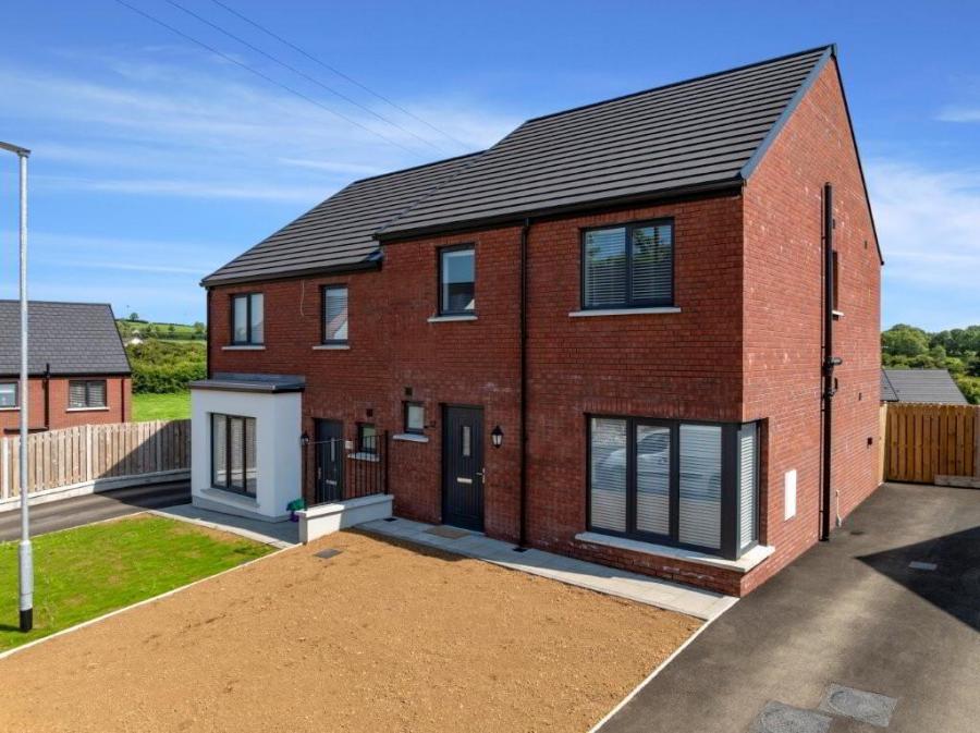 16, Kilmakee Hall, Doury Road