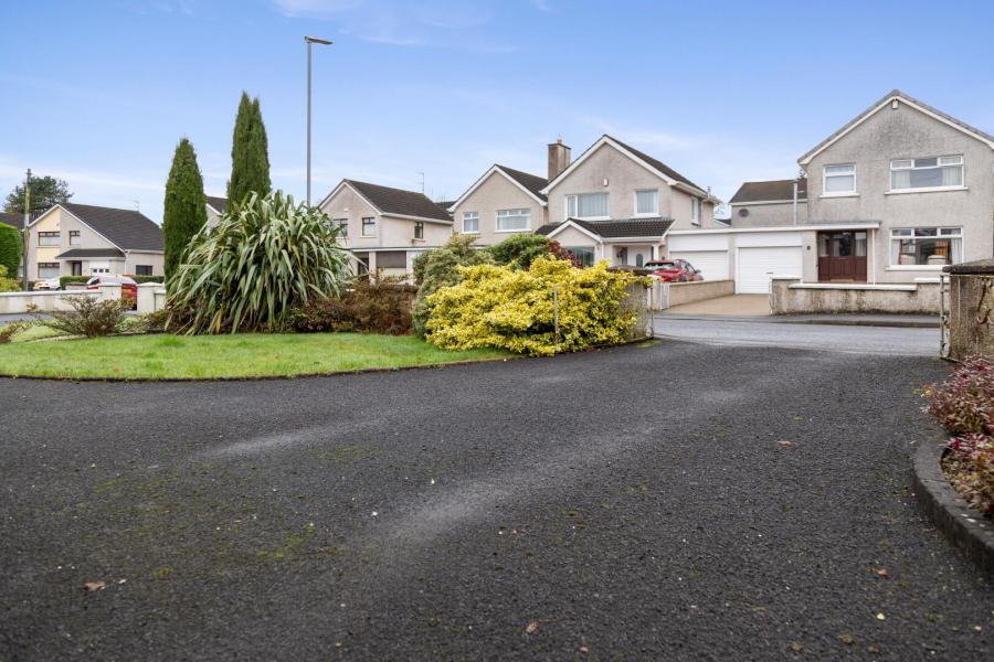 8 Thornlea Avenue