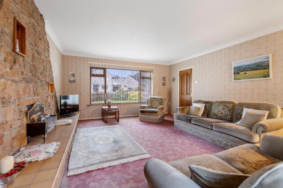 8 Thornlea Avenue
