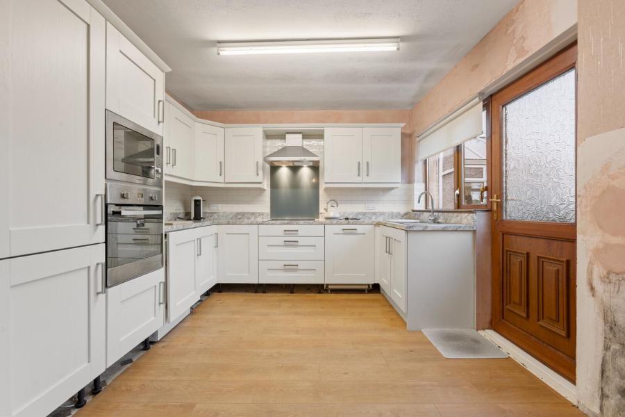 8 Thornlea Avenue