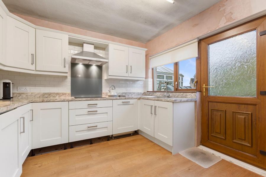 8 Thornlea Avenue