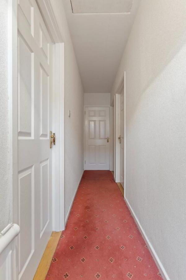 8 Thornlea Avenue