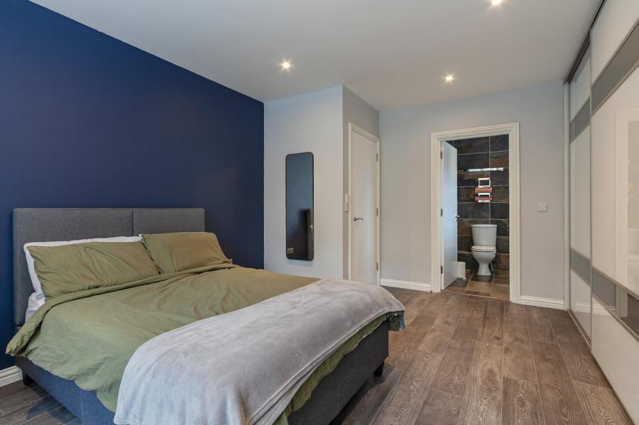 Apartment 86, 7 Northview