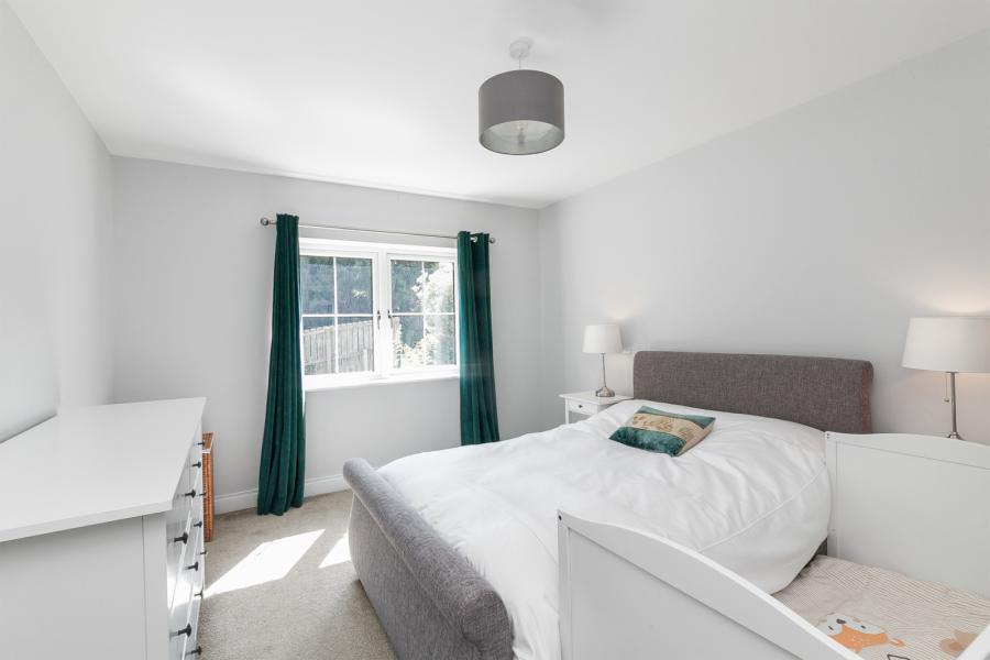 12 Donegall Park Gardens