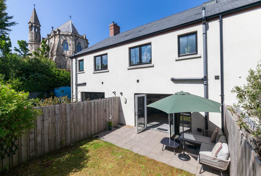 12 Donegall Park Gardens