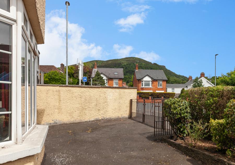 16 Shandarragh Park