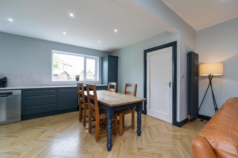 12 Coolmoyne Park