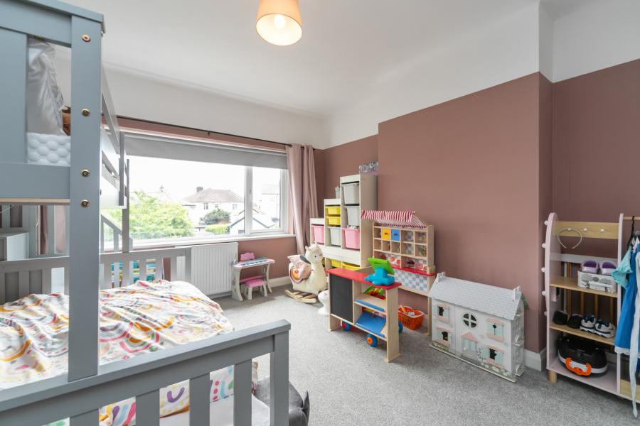 12 Coolmoyne Park