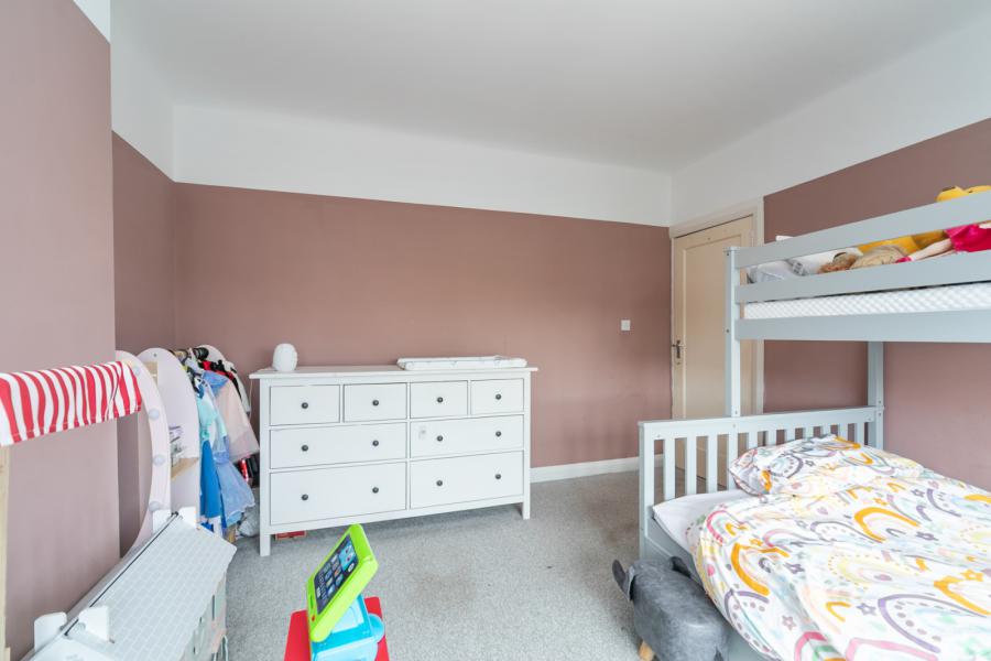 12 Coolmoyne Park