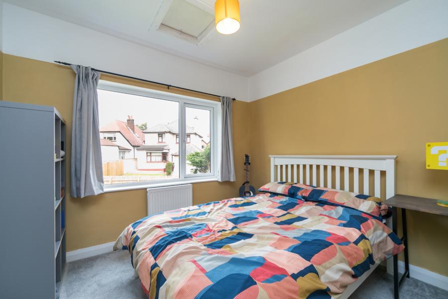 12 Coolmoyne Park
