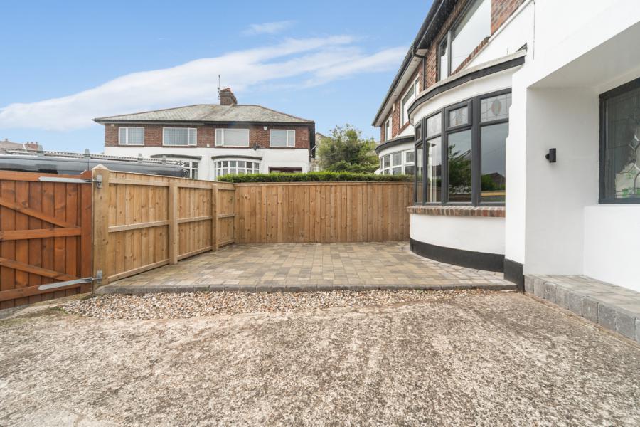 12 Coolmoyne Park