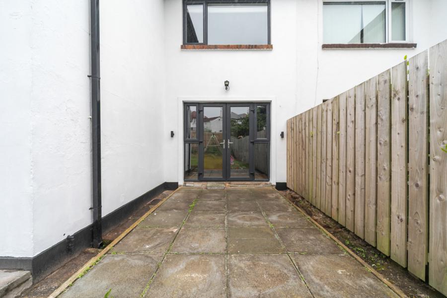 12 Coolmoyne Park