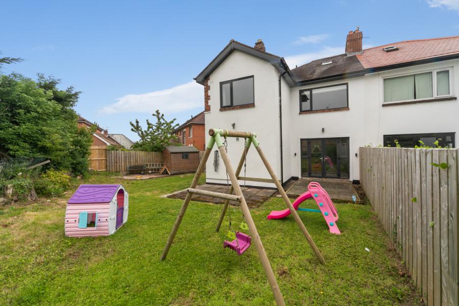 12 Coolmoyne Park
