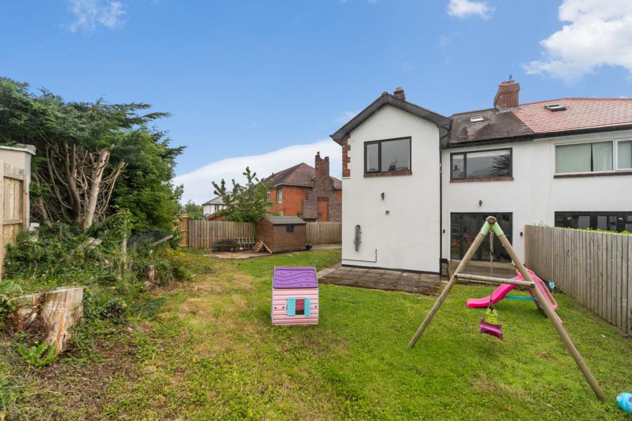 12 Coolmoyne Park