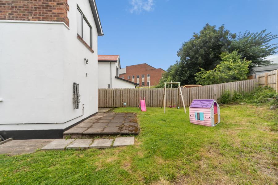 12 Coolmoyne Park