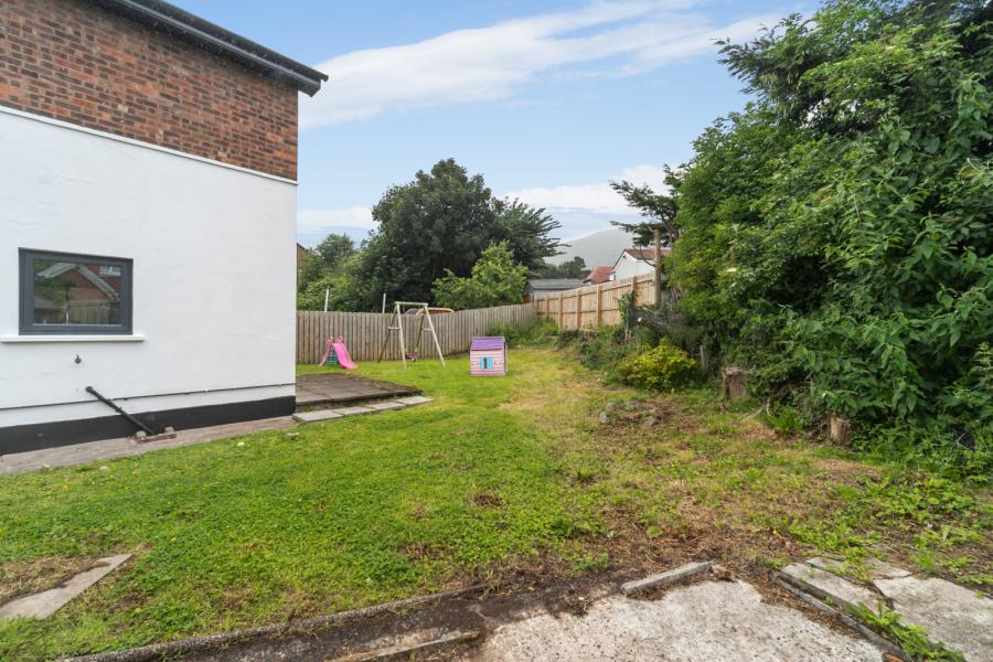 12 Coolmoyne Park