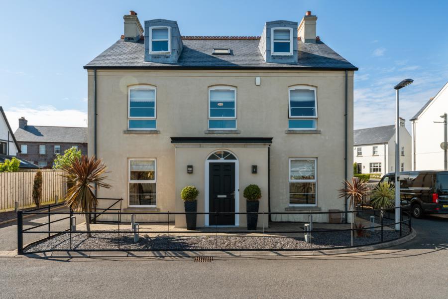 7 Hartley Hall Close