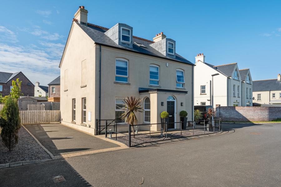 7 Hartley Hall Close