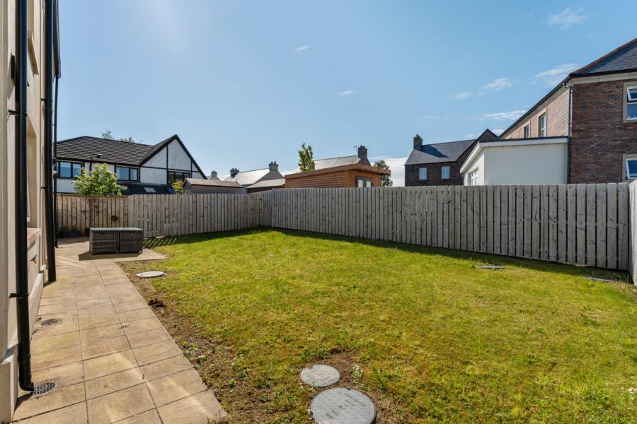 7 Hartley Hall Close