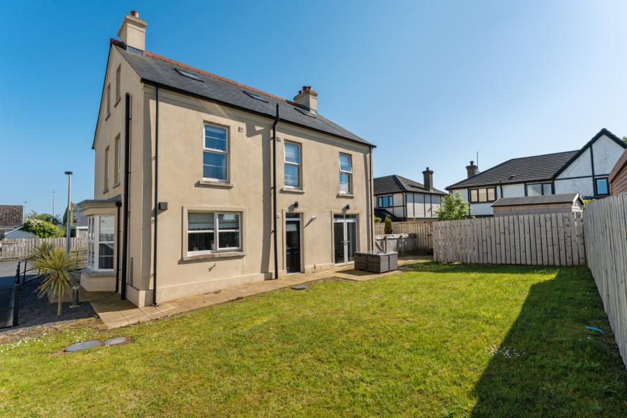 7 Hartley Hall Close