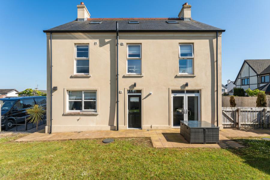 7 Hartley Hall Close