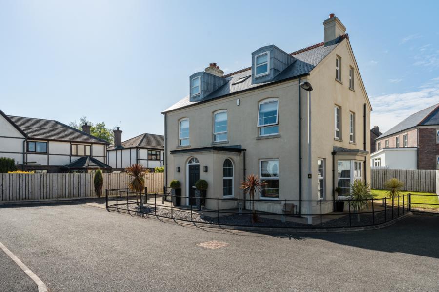 7 Hartley Hall Close 7 Hartley Hall Close