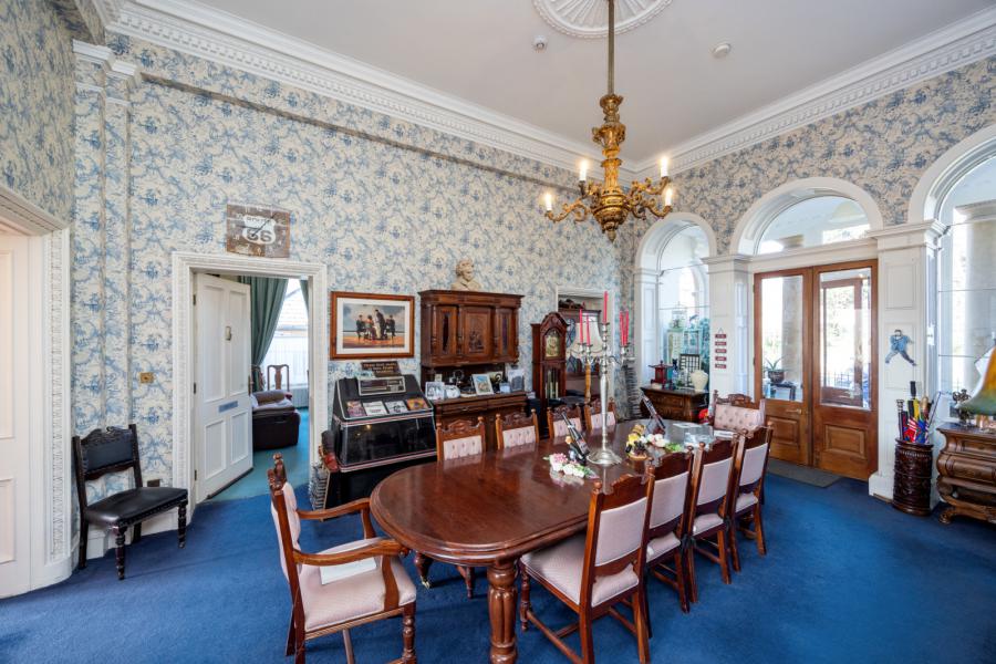 Abbeydene House, 20 Abbeydene Manor