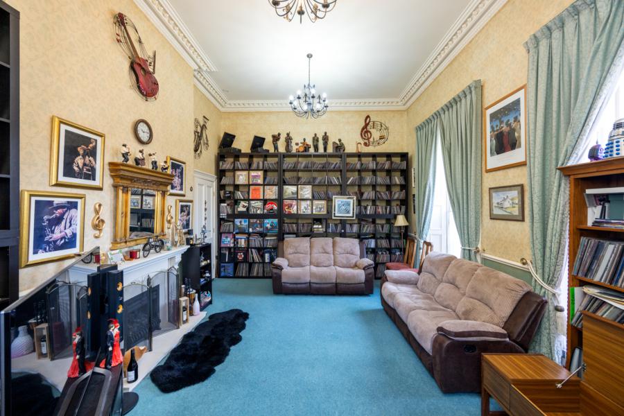 Abbeydene House, 20 Abbeydene Manor