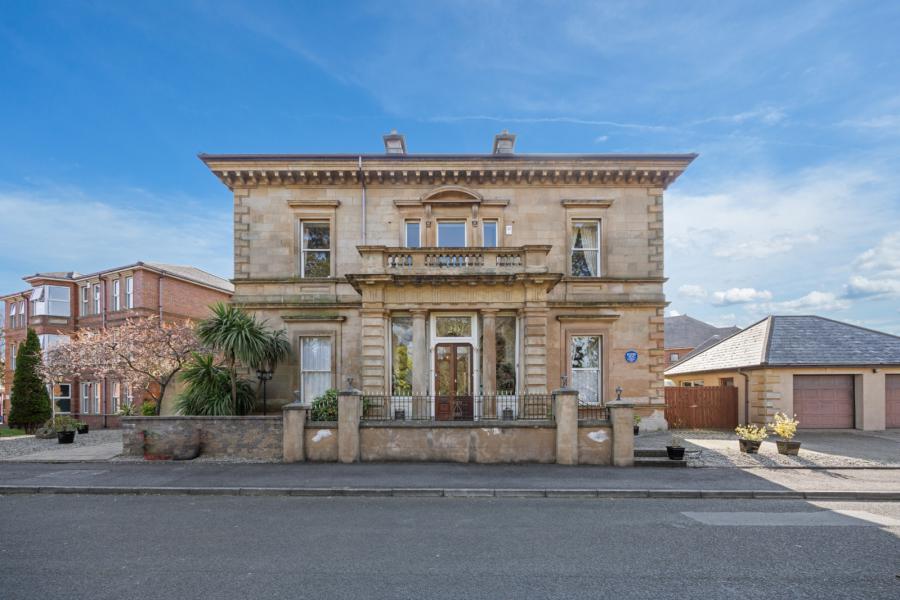 Abbeydene House, 20 Abbeydene Manor