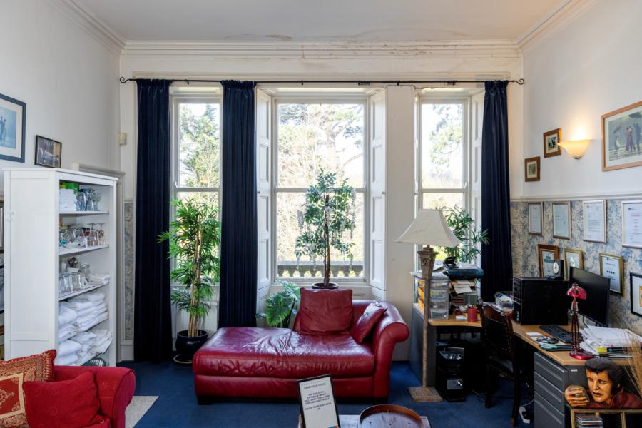 Abbeydene House, 20 Abbeydene Manor