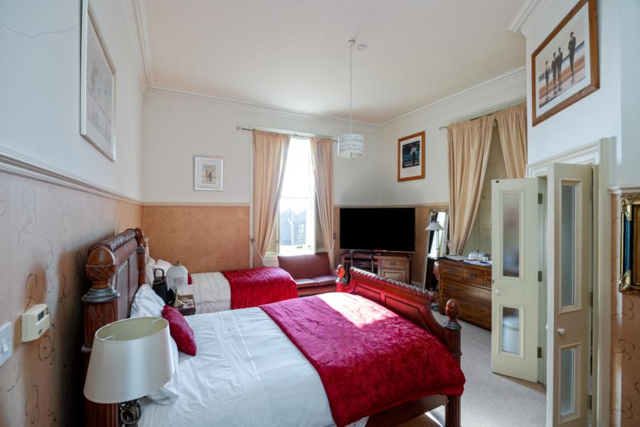 Abbeydene House, 20 Abbeydene Manor