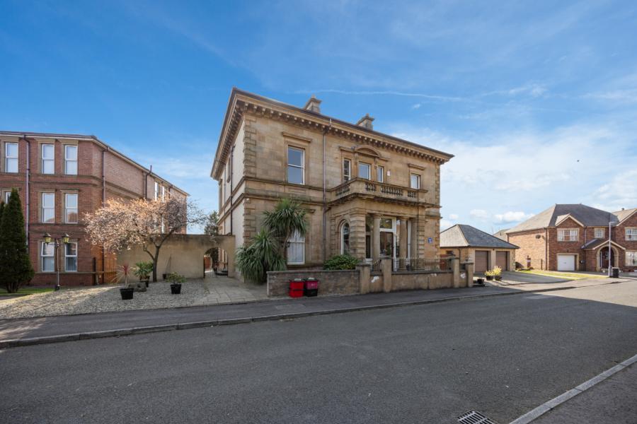 Abbeydene House, 20 Abbeydene Manor
