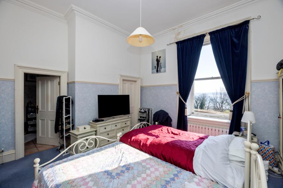 Abbeydene House, 20 Abbeydene Manor