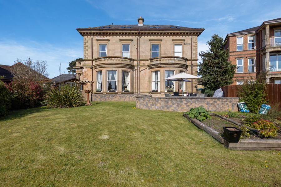 Abbeydene House, 20 Abbeydene Manor