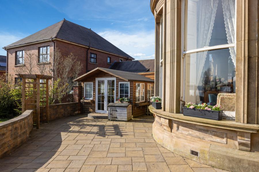 Abbeydene House, 20 Abbeydene Manor