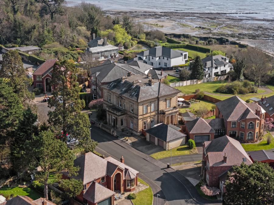 Abbeydene House, 20 Abbeydene Manor