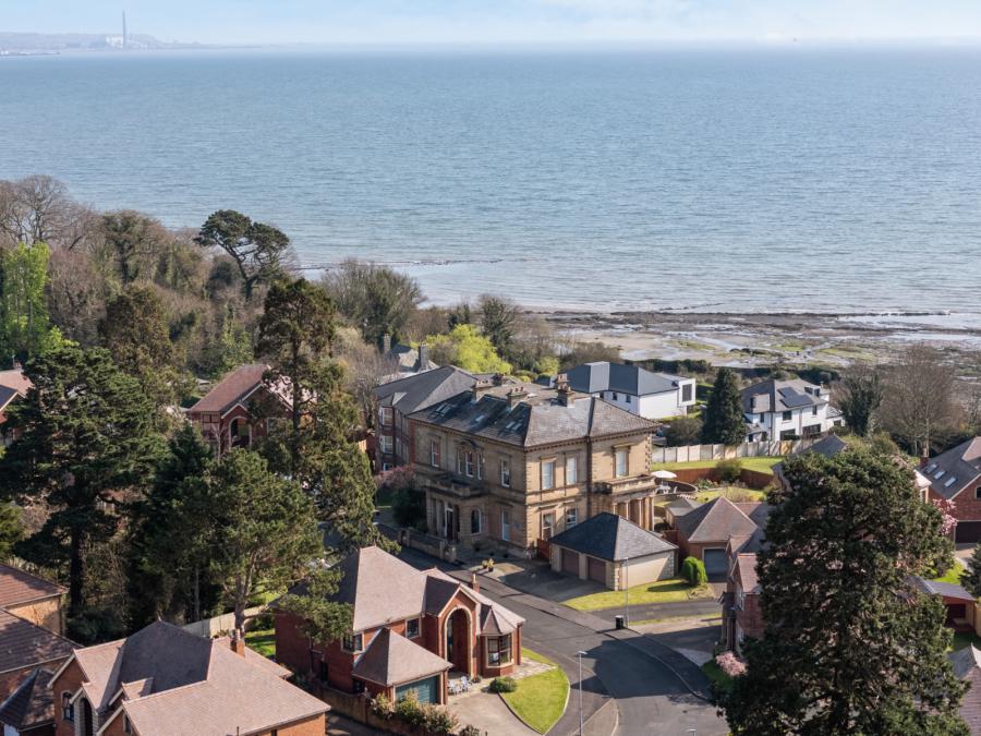Abbeydene House, 20 Abbeydene Manor