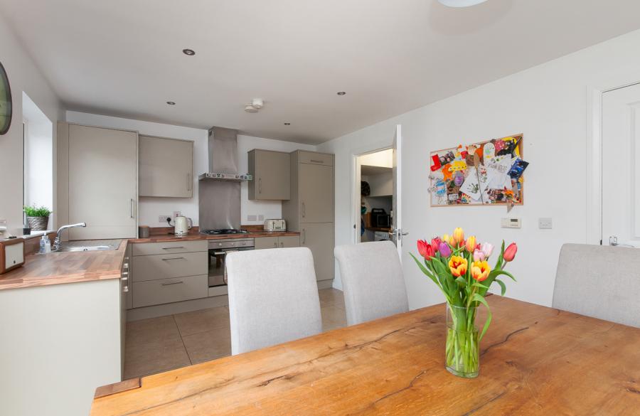 6 Foxton Crescent