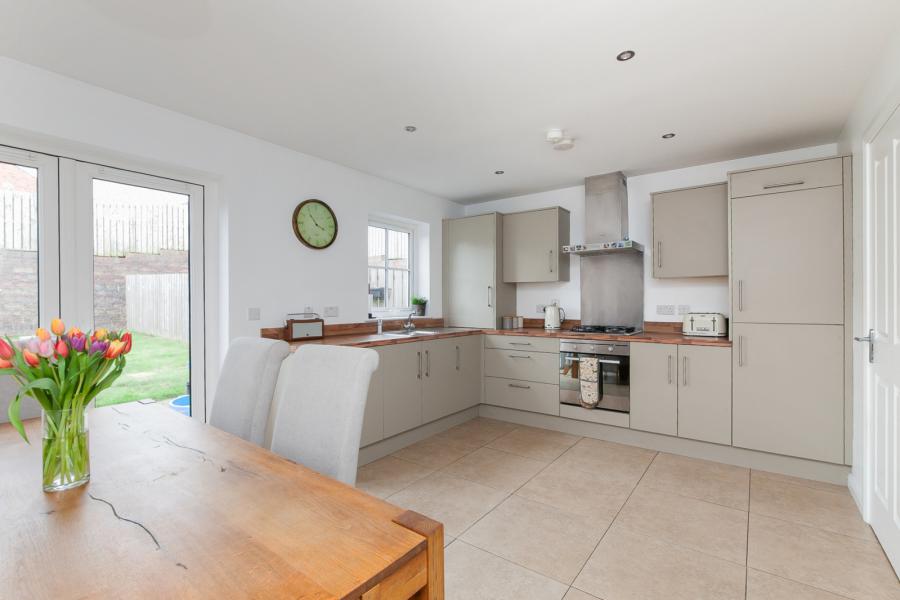 6 Foxton Crescent