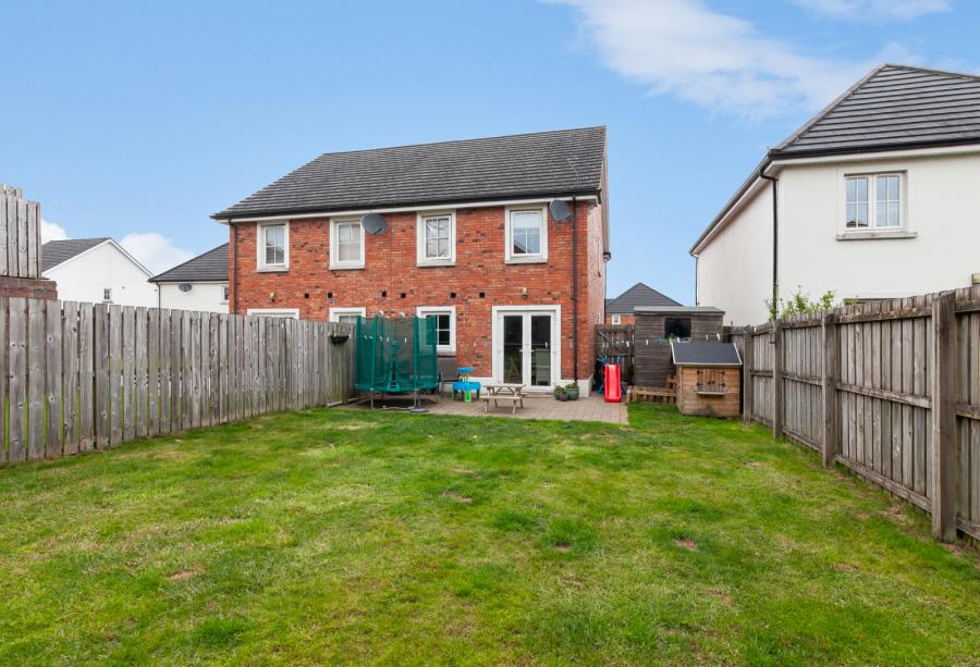 6 Foxton Crescent