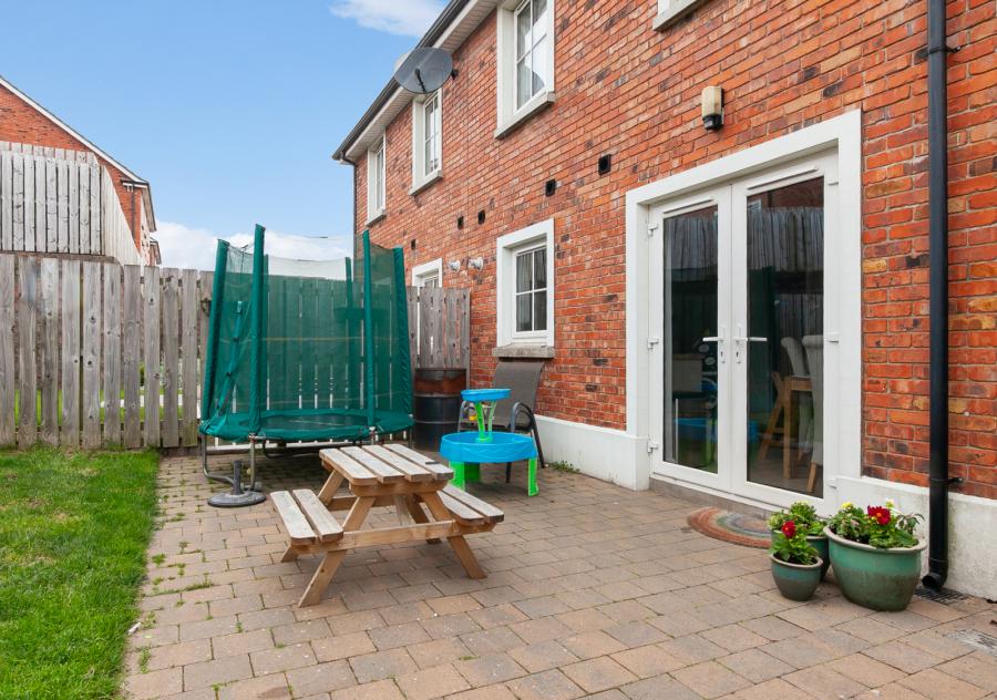6 Foxton Crescent