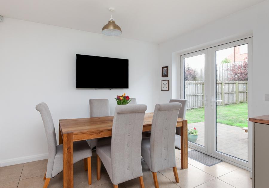 6 Foxton Crescent