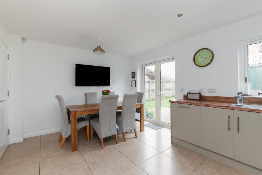 6 Foxton Crescent