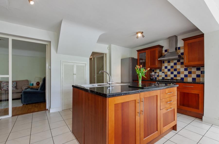 15 Hughenden Avenue