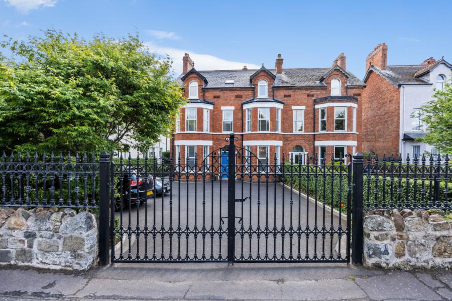 Laurento, 671 Antrim Road